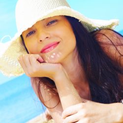 ¿Qué maquillaje deberías elegir para rejuvenecerte este verano?